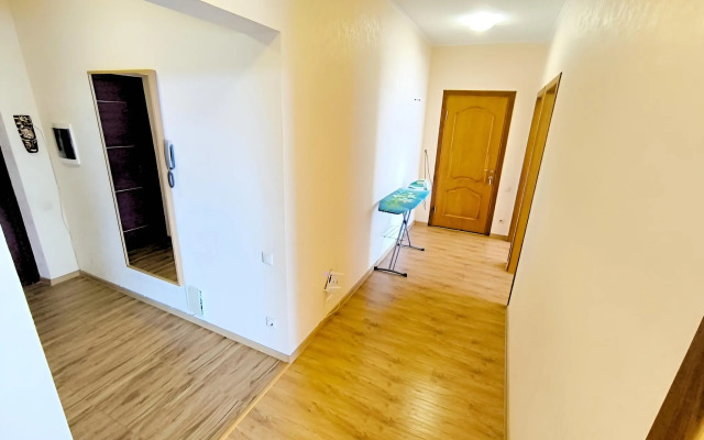 Trekhkomnatnaya na Beregu Morya Flat