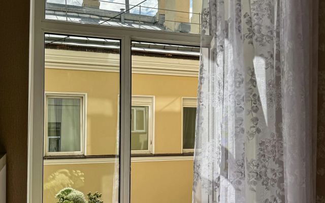 Апартаменты трехкомнатные на Невском проспекте