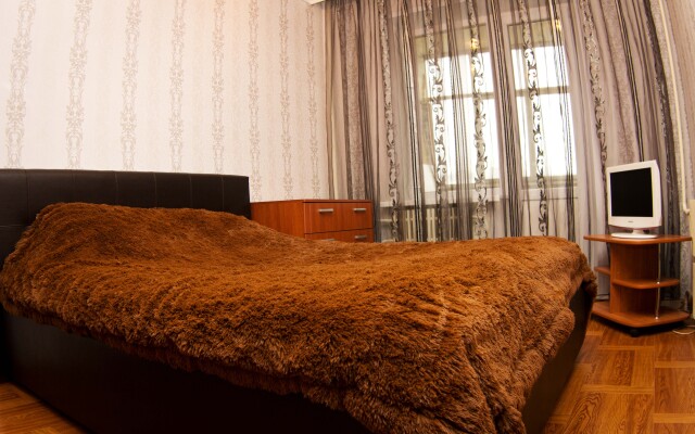 V Starom Oskole 3-Bedroom Apartments