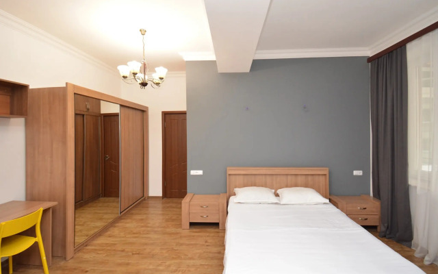 Trekhkomnatnaya Prostornaya na Severnom Prospekte, Hh556 Flat