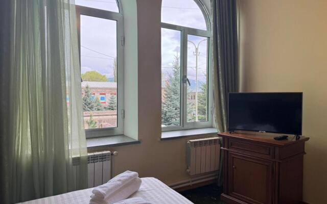Lalaner Hotel