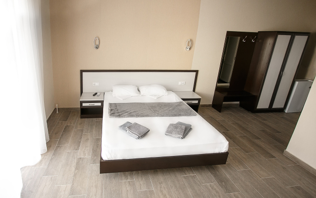 Diamond Delux Guest House
