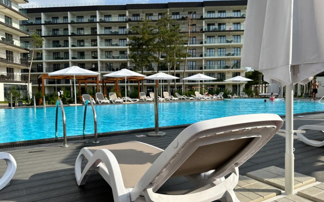 Studiya Du Soleil S Basseynom V Rezidentsii Yevropa Flat