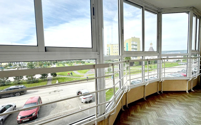 Dvukhkomnatnaya s balkonom na Pritomskom Flat