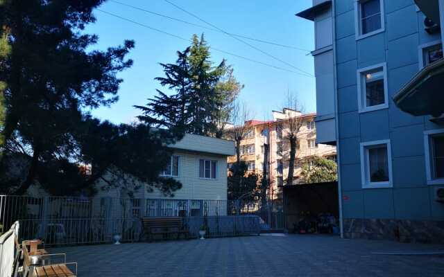 Na Revolyutsii Apartments