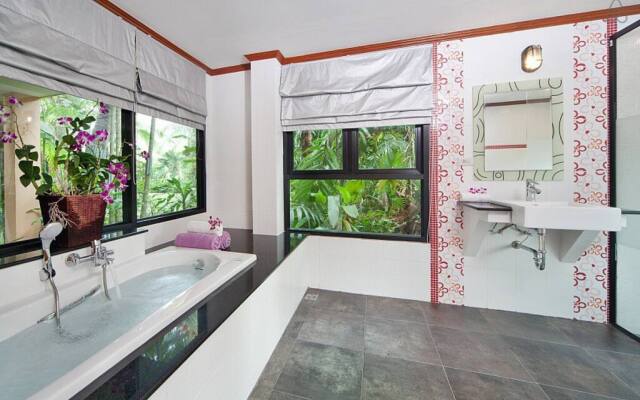Thai Pool Villa with Pool and Parking Villa