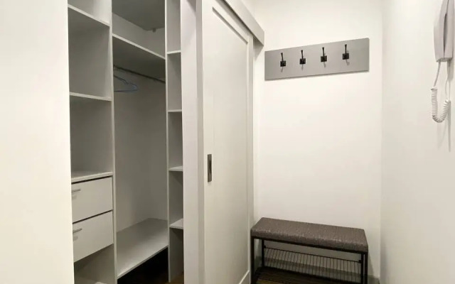 Апартаменты-студия улучшенная с кроватью двуспальным диваном и гардеробной 2 этаж