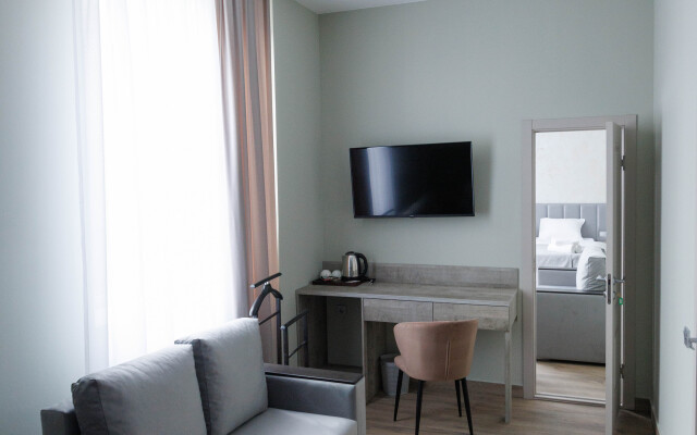 Hotel VS Hotel Hotel