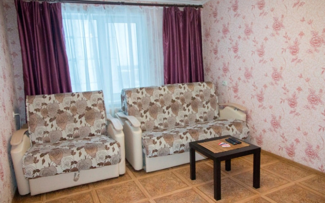 U DK Metallurgov. Barbaris two-room Apartments
