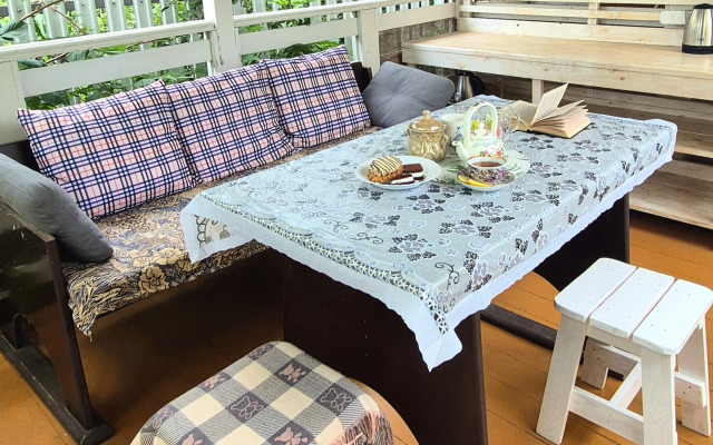 Svoi Lyudi Guest House