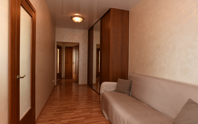 Apartment on Malysheva 4B