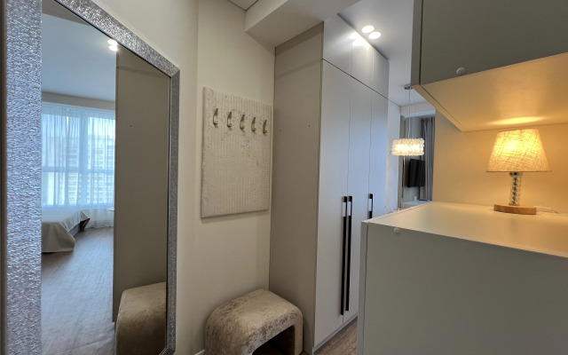 Квартира Эстетичная студия с панорамными окнами рядом с метро