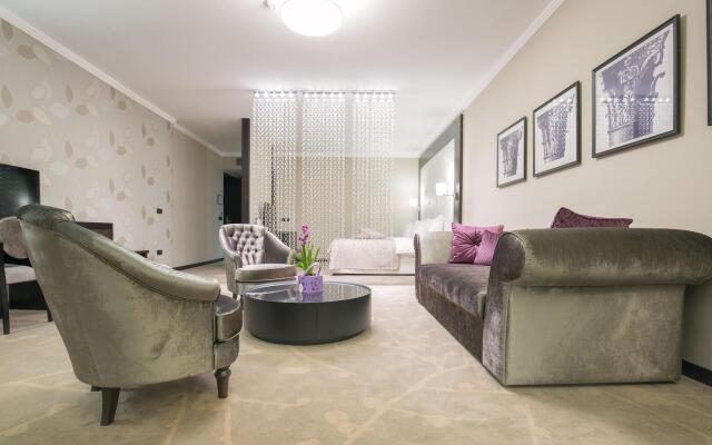 Constantine the Great Hotel