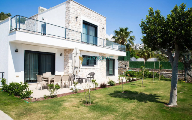 BD498-Gümüşlükte 4 Odalı Özel Havuzlu Villa