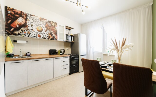 Okeanskie Panoramy. Vid na okean, vulkan, buhtu, gory i gorod Flat