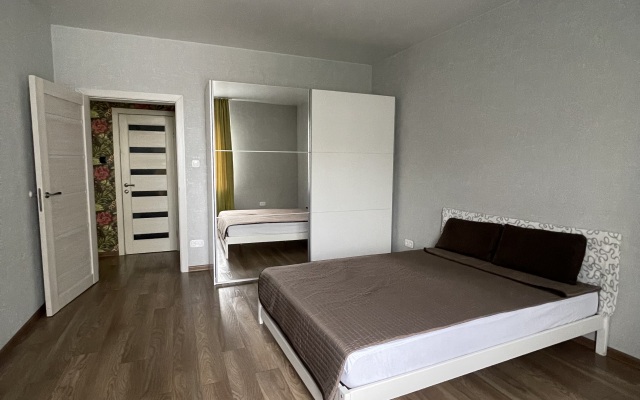 Yarkaya Na Oktyabryskoy 78 Flat