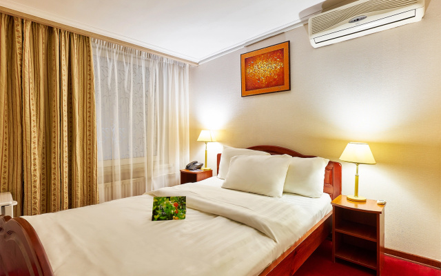 Budget Double room with limited view (full double bed) — фото 4