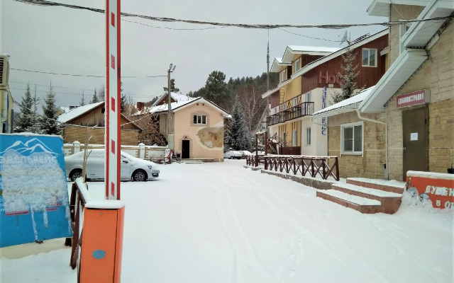 Edelveys Hotel