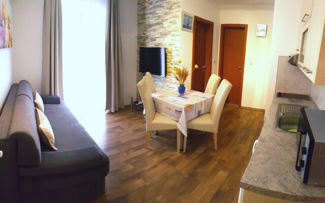 Knezevic Cedo Apartments