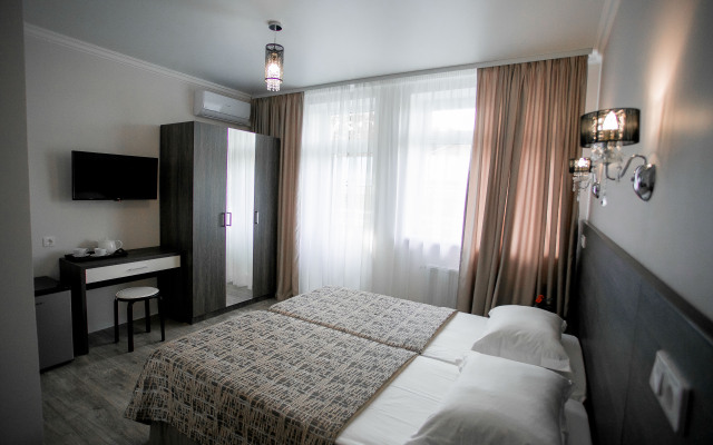 La V Hotel
