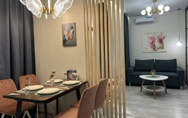 Batterflyaj s kaminom v centre goroda Superior Apartment