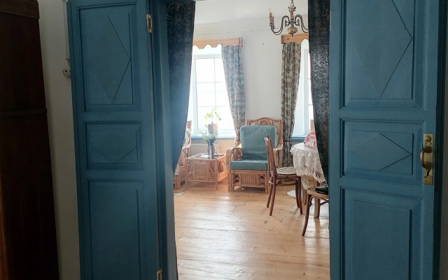 Частный дом Дом с мезонином на озере Селигер