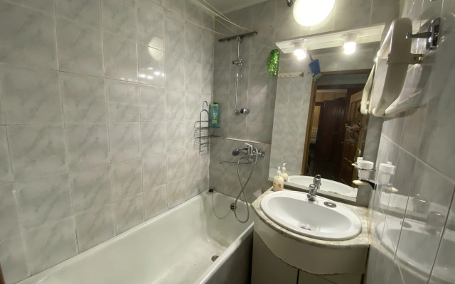 Uyutnaya 2kh komnatnaya vozle metro Botanicheskiy sad Flat