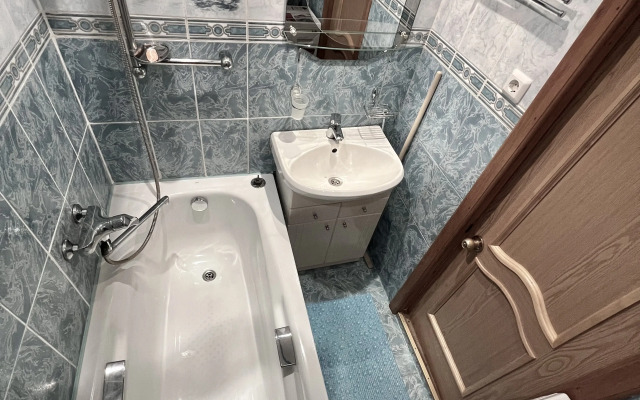 Tryokhkomnatnaya S Razdelnymi Spalnyami I Balkonom Flat