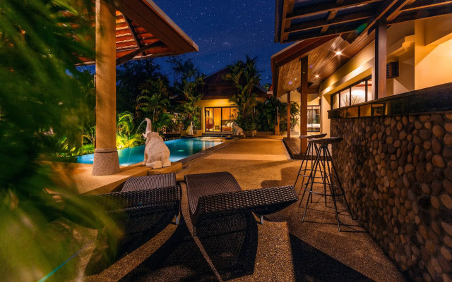 Toba Baan Bua Estate Naiharn Beach Villa