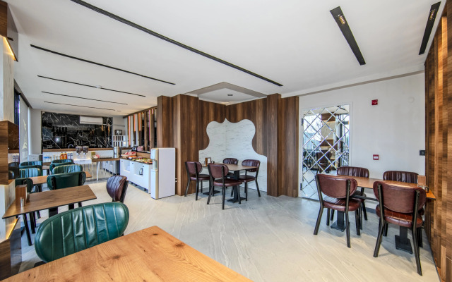 Отель Hilltown Airport