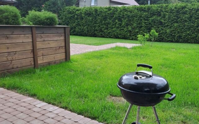 Na Lugovom 35m u reki v centre Zvenigorodava Private House