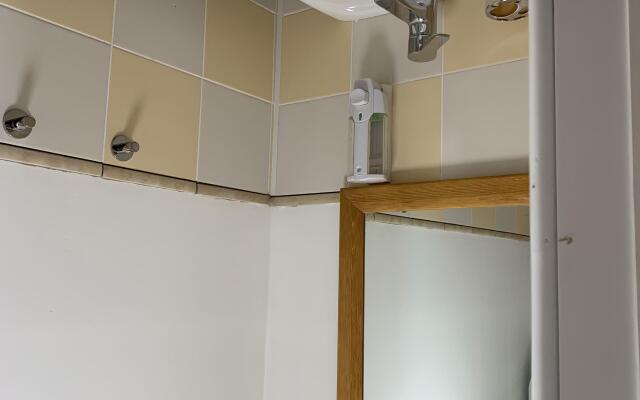 Бунгало Изба Пасечника трехместная. Хутор Медовый.