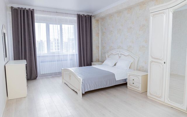 Апартаменты трехкомнатные на Навои 208/8