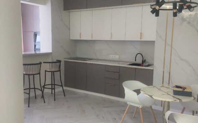 S Yevro Remontom V Zolotom Kvadrate Apartments
