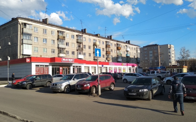 Trehkomnatnyie Apartamentyi Apart Inn Na Spartaka 18  Apartments