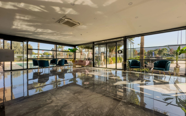 Отель Leaf Port Boutique