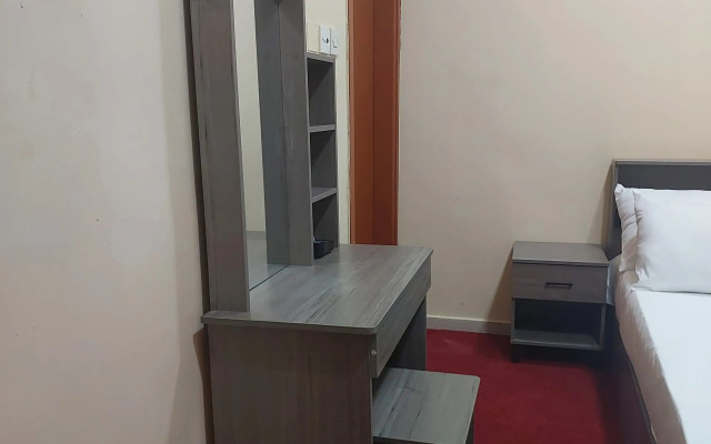 Benitah Capsule Family Rooms and Partitions Hostel