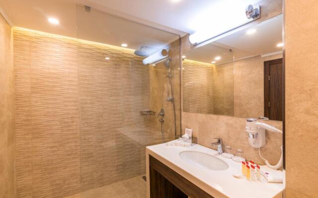 Отель Ramada and Suites by Wyndham Yerevan