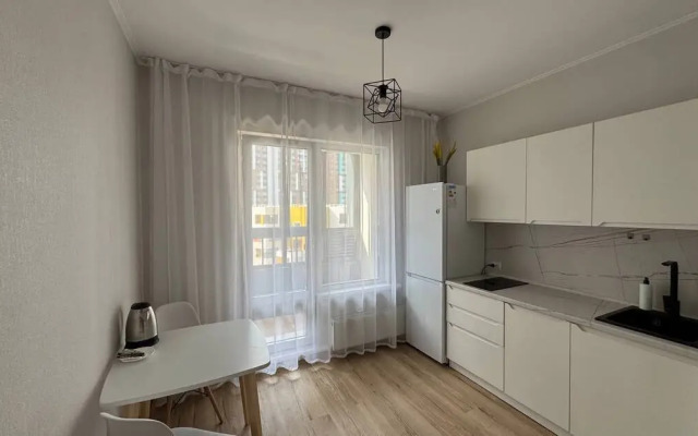 Na Ulitse Nikolaya Ostrovskogo 195/4 Flat