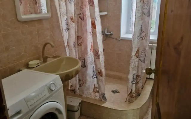 Частный дом с верандой