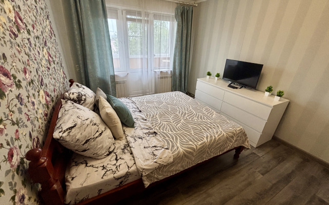 Na Fabrichnoy 2 Flat with Balcony