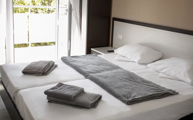 Diamond Delux Guest House