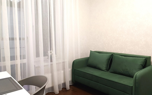 Uluchshennye Novy Lessner Apartments
