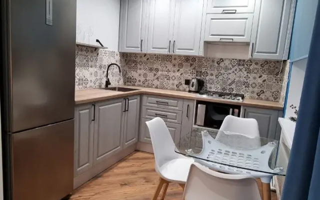 Na Naberezhnoy Rybnoy Derevni Flat