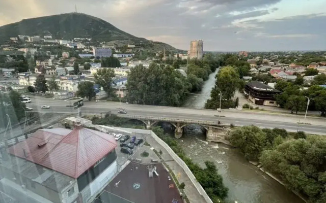 Novaya S Vidom Na Reku Flat