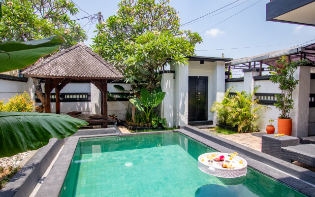 Villa with Amazing Pool and Rooftop Sun Terrace, Villa