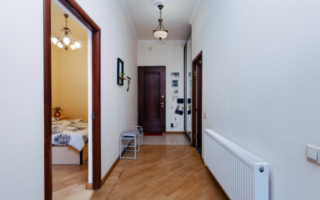 2-K v Novostroyke, Ulitsa Arama, Di480 Flat