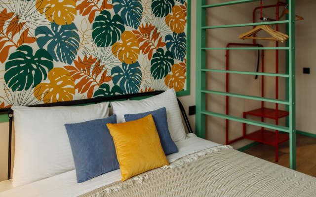 Retro Green Apart Flat
