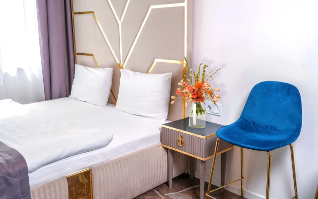 Ranovskiy Park Manhattan Hotel