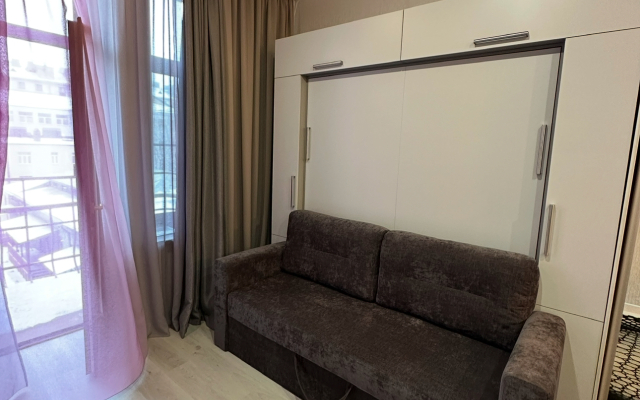 Bolshaya Studiya V Tsentre Flat